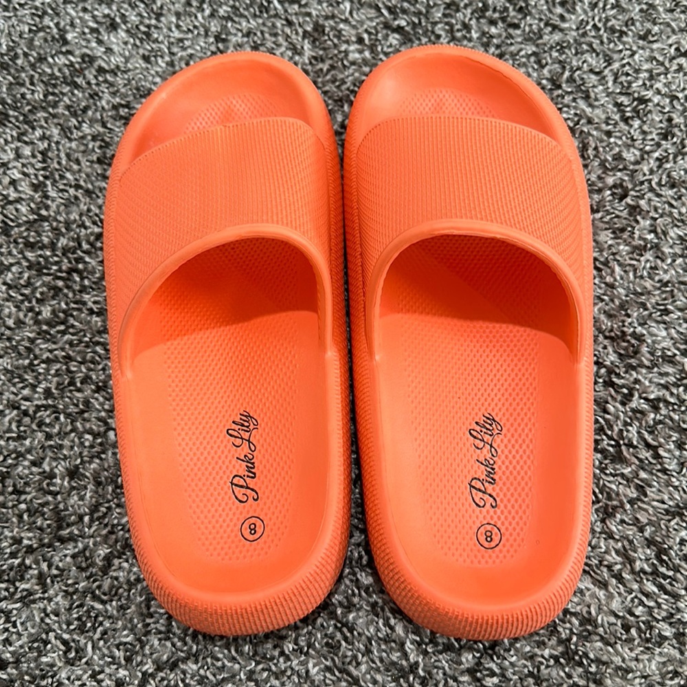 Pink Lily Cloud Shoes size 8, never worn